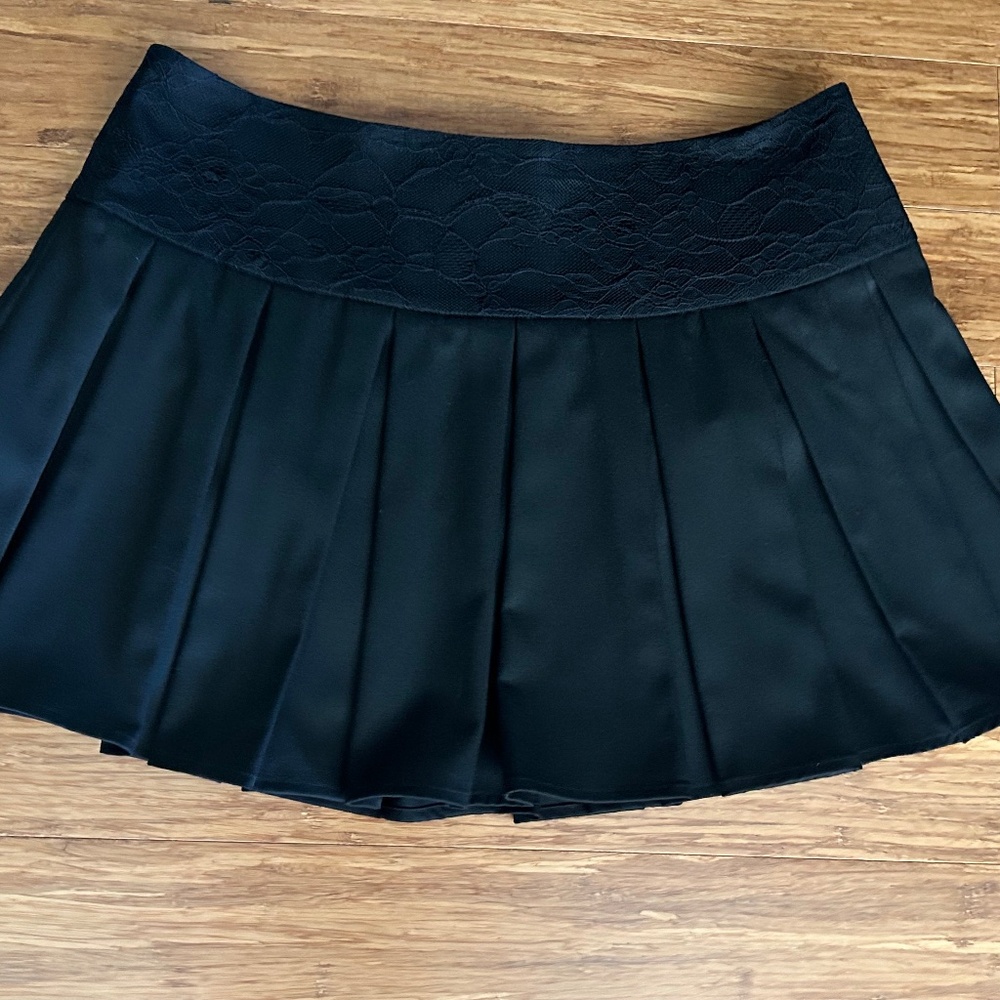 Bebe Black Lace Waist Pleated Mini Skirt, Size 8 - Picture 12 of 16